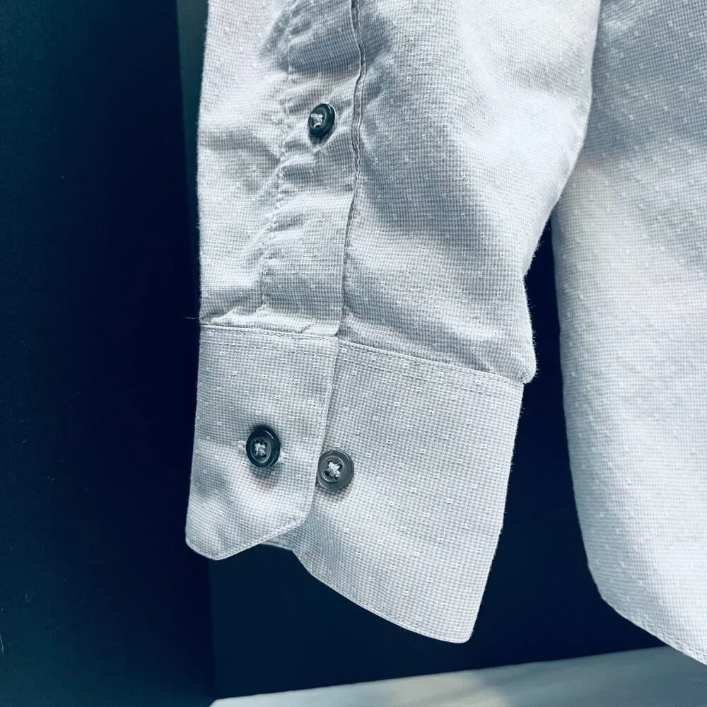 Van Heusen Mens Long Sleeve Light Blue Dress Shirt 15 neck,‎ 32/33 sleeve